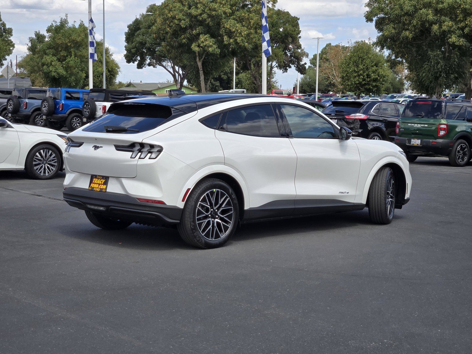 New 2026 Star White Metallic Tri-coat Ford Premium image 4