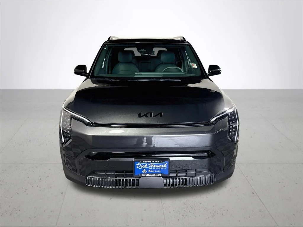 New 2027 Interstellar Gray Kia Wind image 3