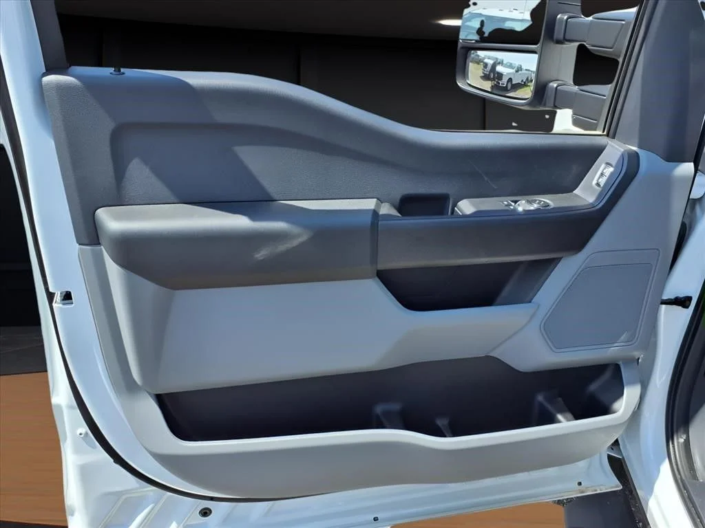 2024 Ford F-450 Super Duty Chassis Cab XL - Photo 10