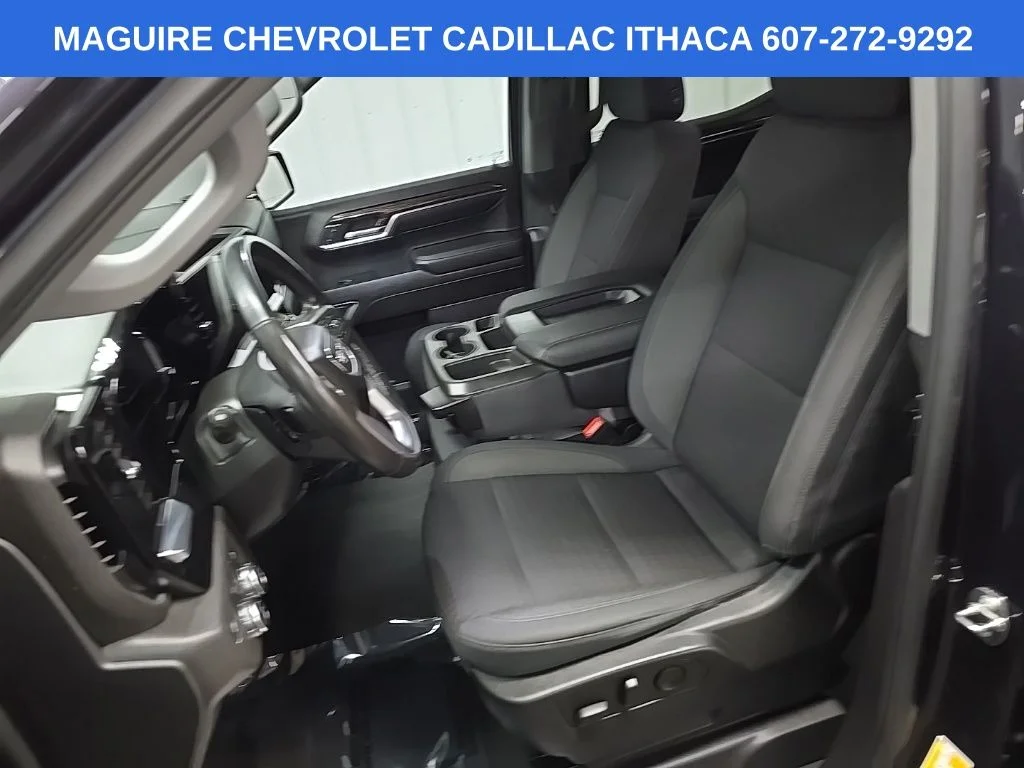 Used 2022 Silver GMC Elevation image 29