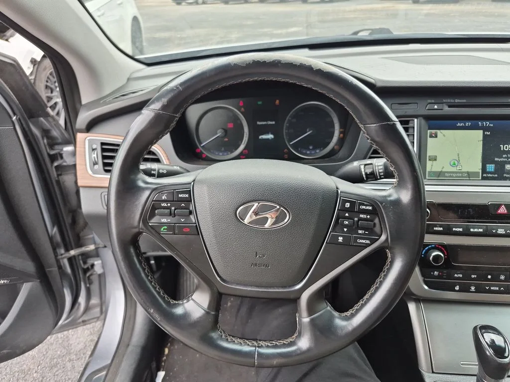 Used 2015 Shale Gray Metallic Hyundai Limited image 24
