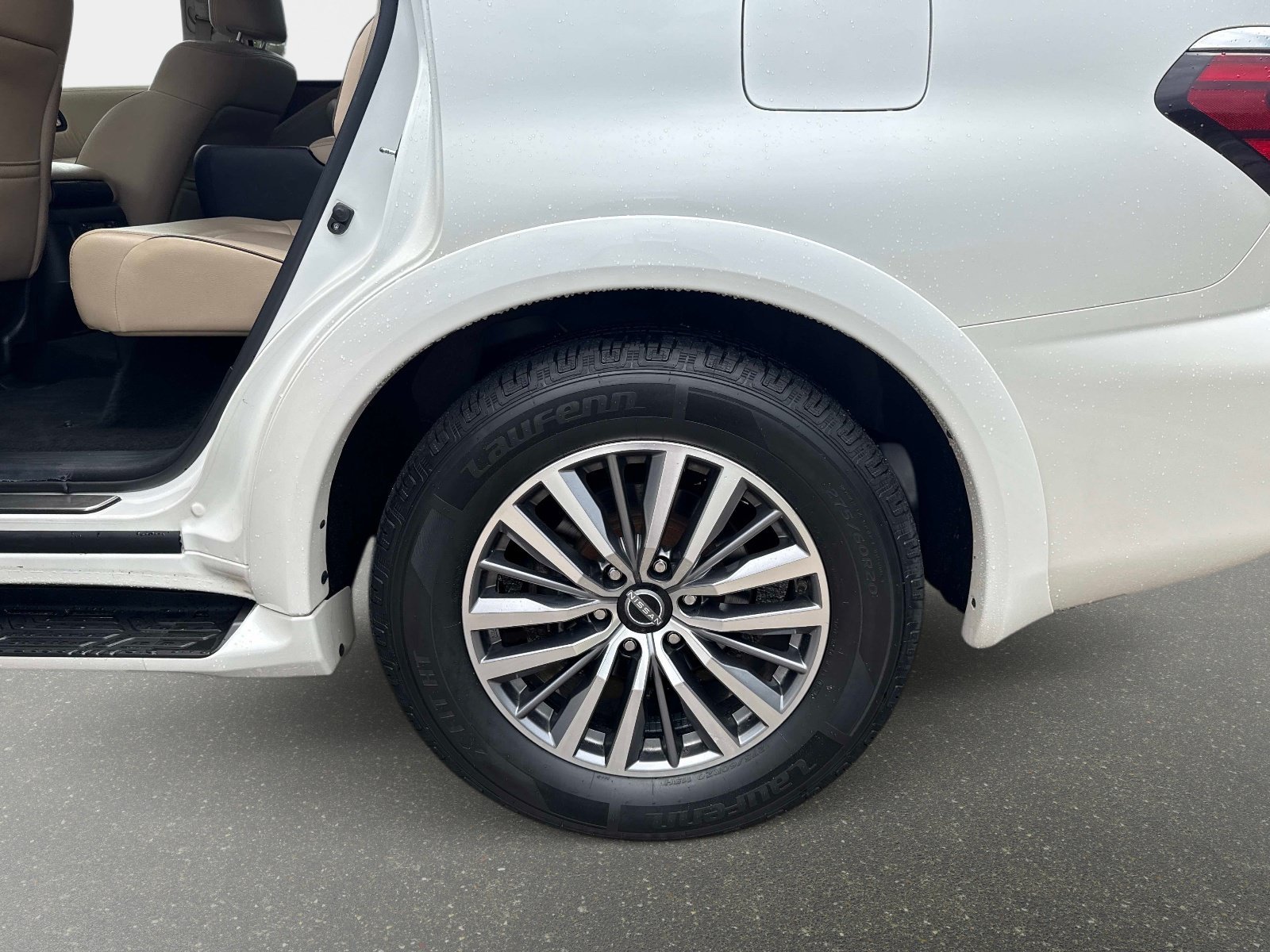 Used 2022 Aspen White TriCoat Pearl Nissan SL image 9