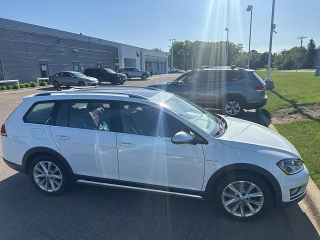 Used 2017 Volkswagen Golf Alltrack Alltrack SE with VIN 3VWH17AU5HM542601 for sale in Inver Grove Heights, Minnesota