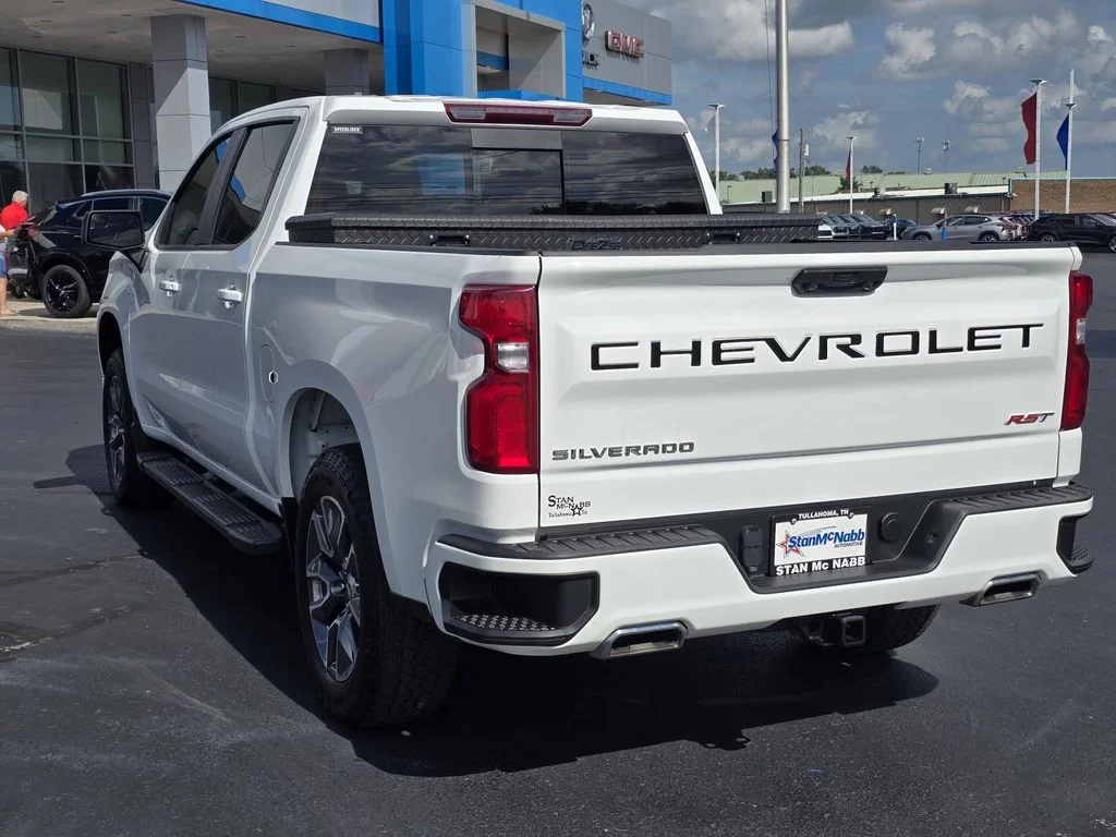 Used 2024 Summit White Chevrolet RST image 5
