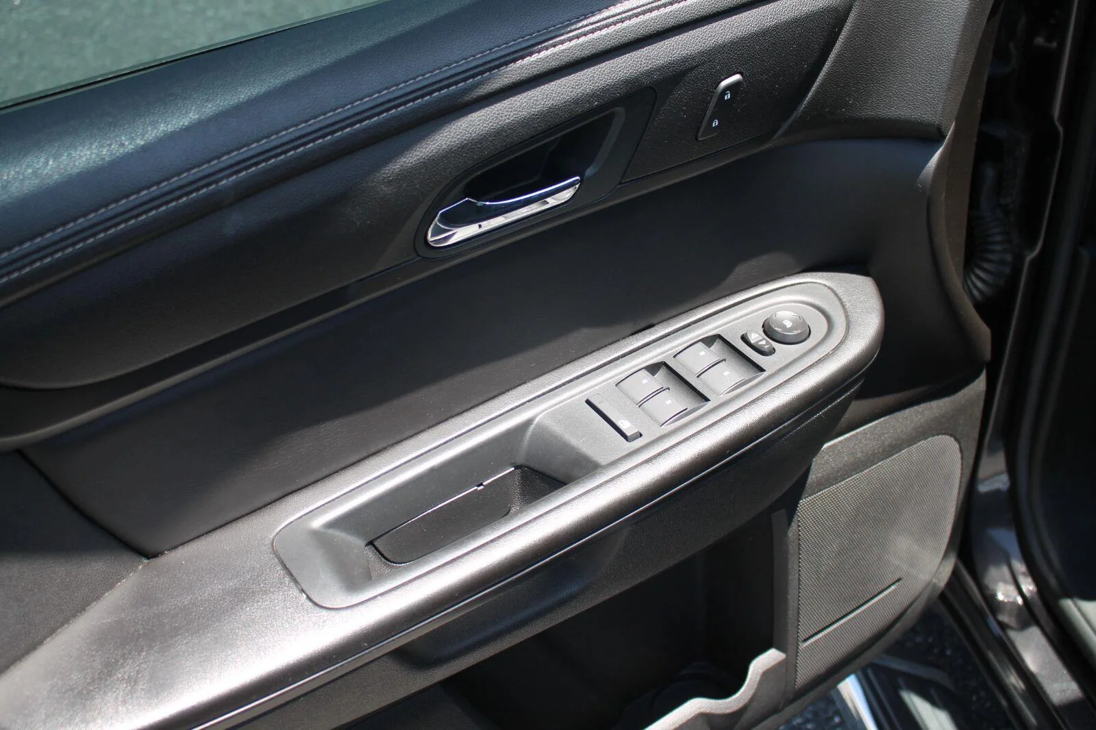 Used 2016 TUNGSTEN METALLIC Chevrolet LT image 11