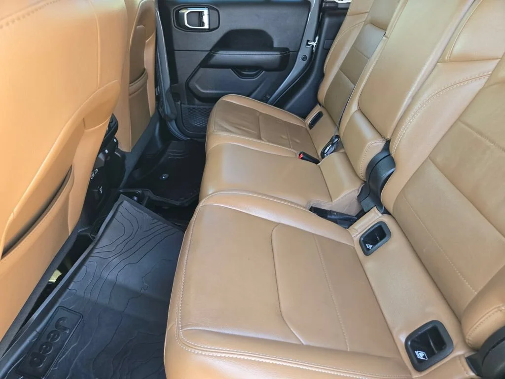 Used 2021 Sting-gray Clearc Jeep Overland image 11