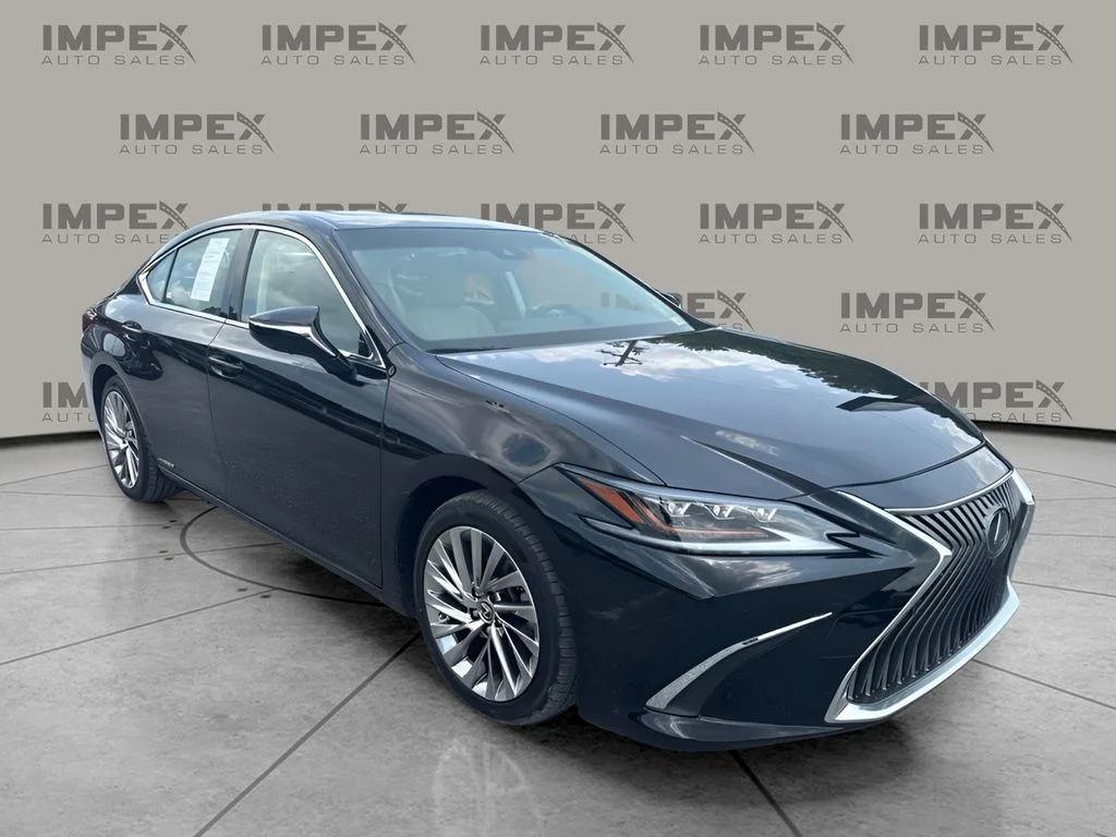 Used 2019 Black Lexus 300h Luxury image 4