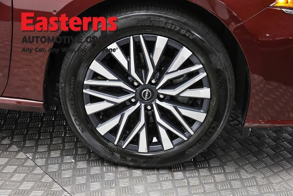 Used 2025 Red Nissan 2.5 SV image 33