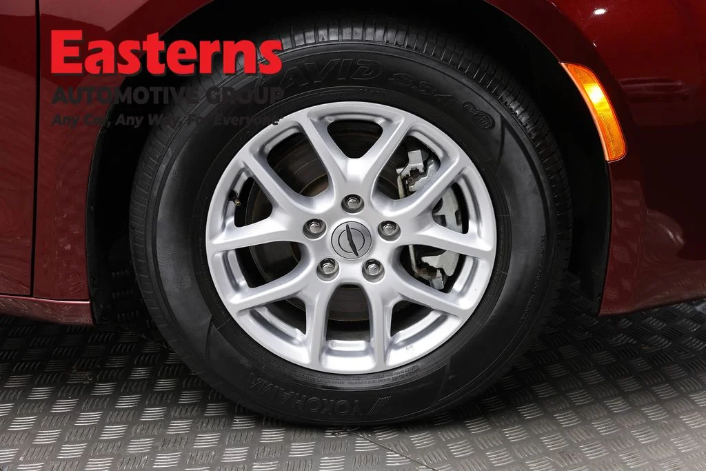 Used 2023 Red Chrysler LX image 31