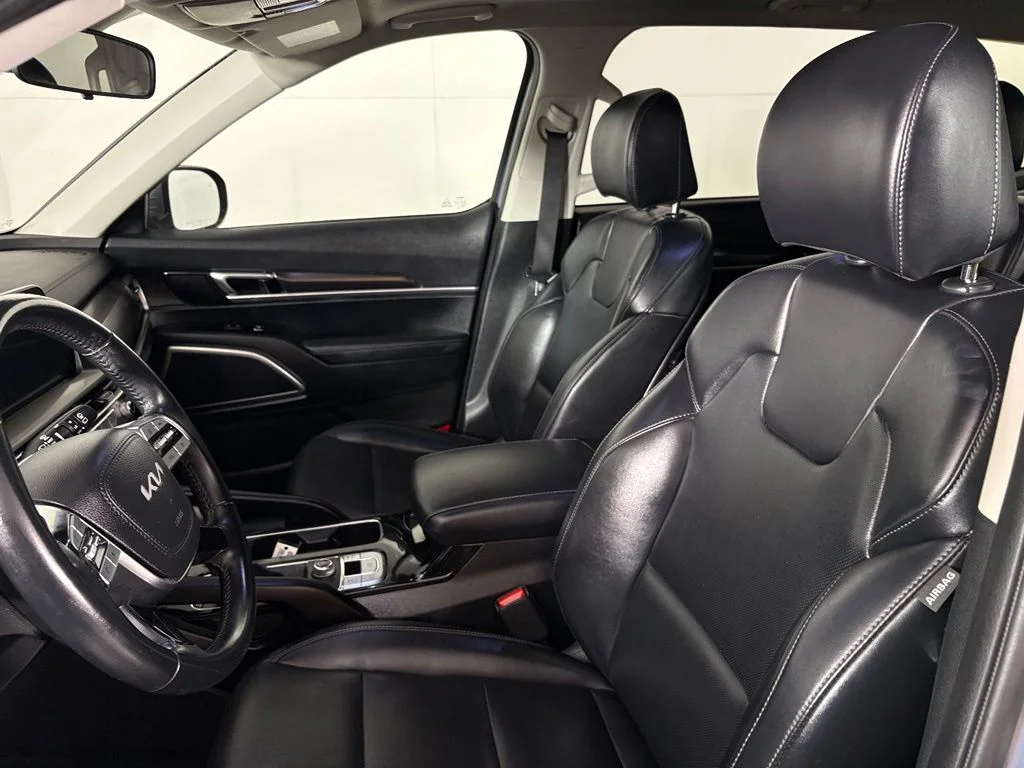 Used 2025 Silver Kia S image 18