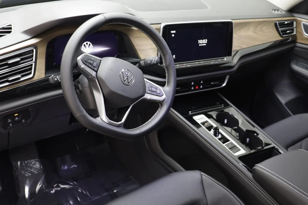 New 2026 Green Volkswagen 2.0T SE w/Technology image 7