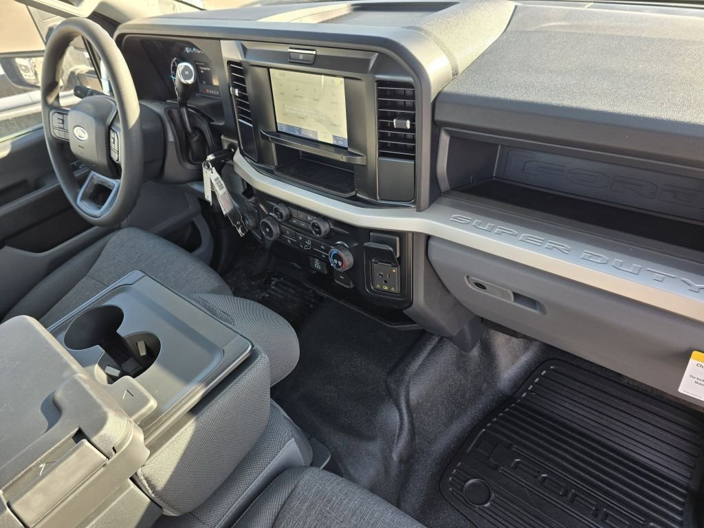 2025 Ford F-550 Super Duty Chassis Cab XL - Photo 30