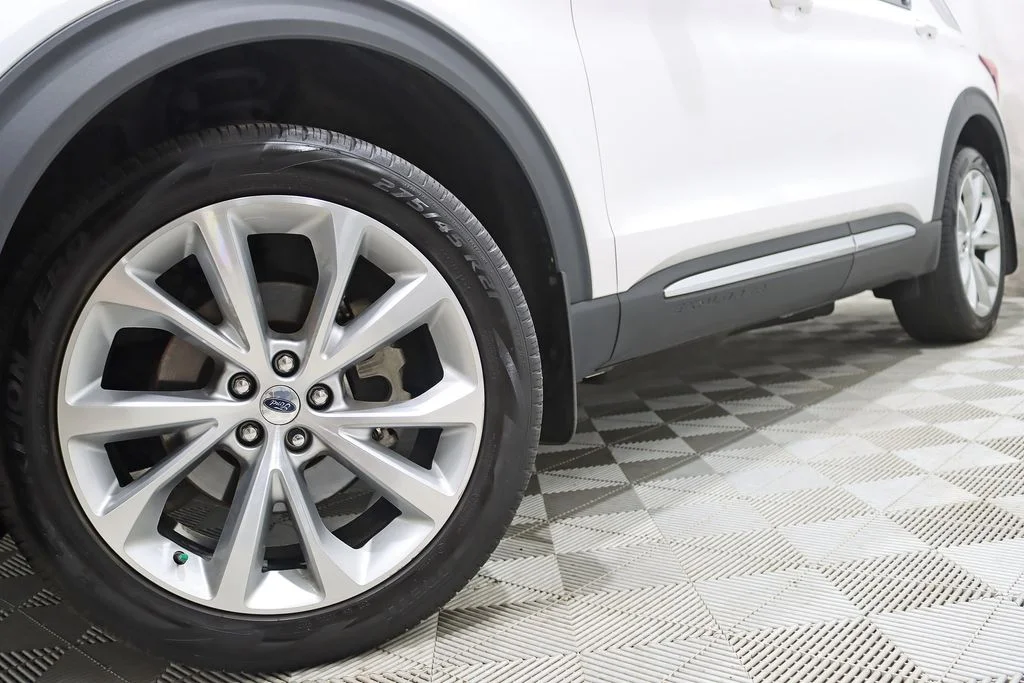 Used 2022 White Ford Platinum image 4