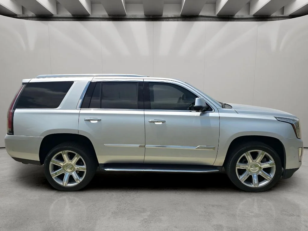 Used 2019 Radiant Silver Metallic Cadillac Luxury image 6