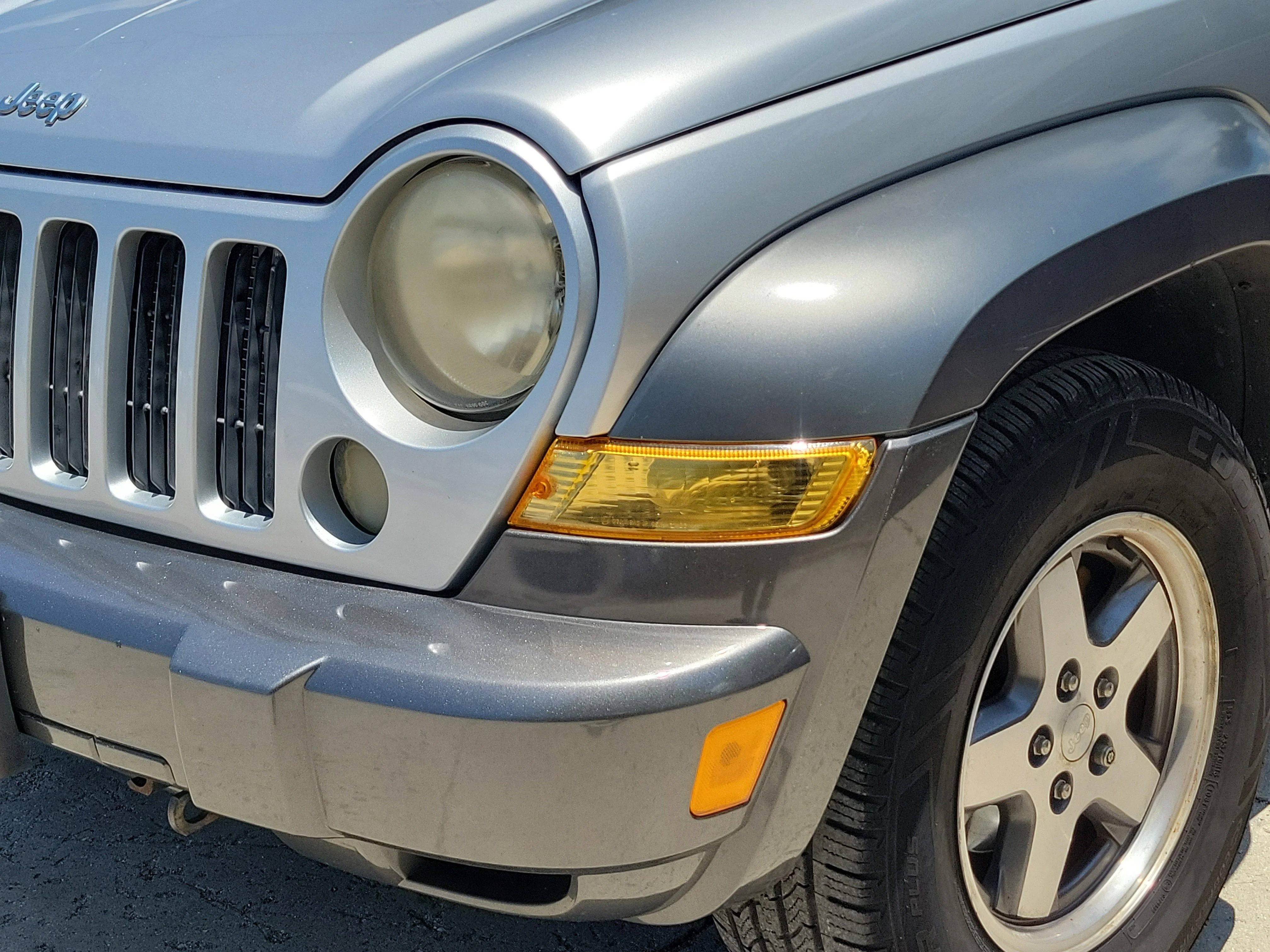 Used 2006 Bright Silver Clearcoat Metallic Jeep Sport image 2