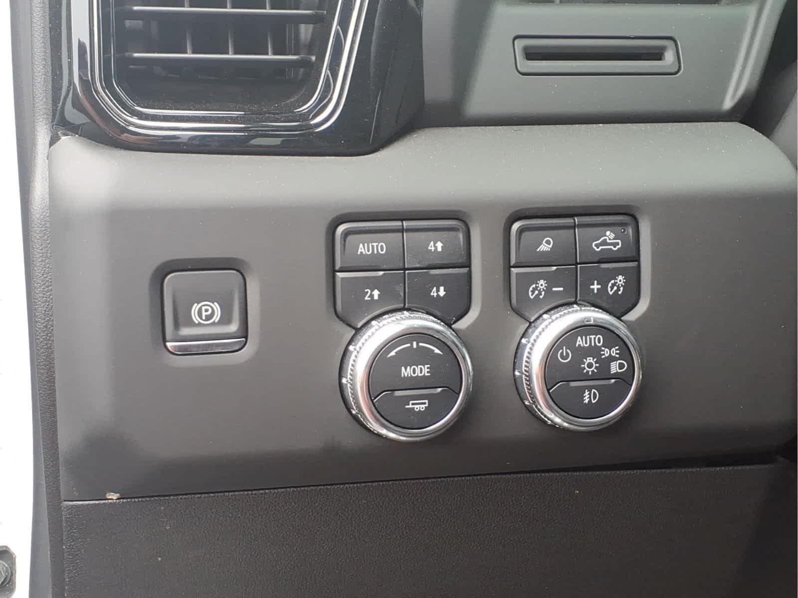 Used 2025 Summit White GMC AT4 image 14