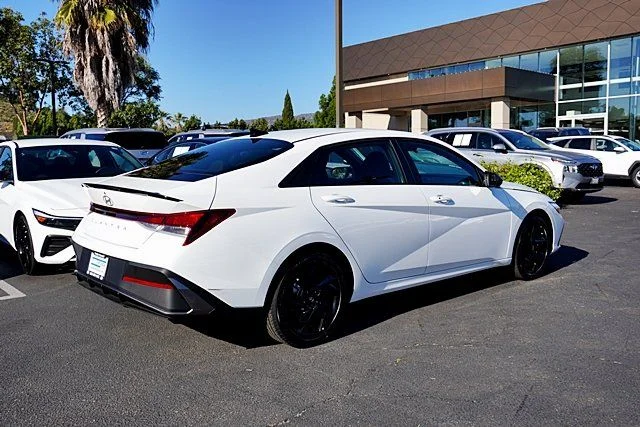 Used 2026 White Hyundai SEL Sport image 7
