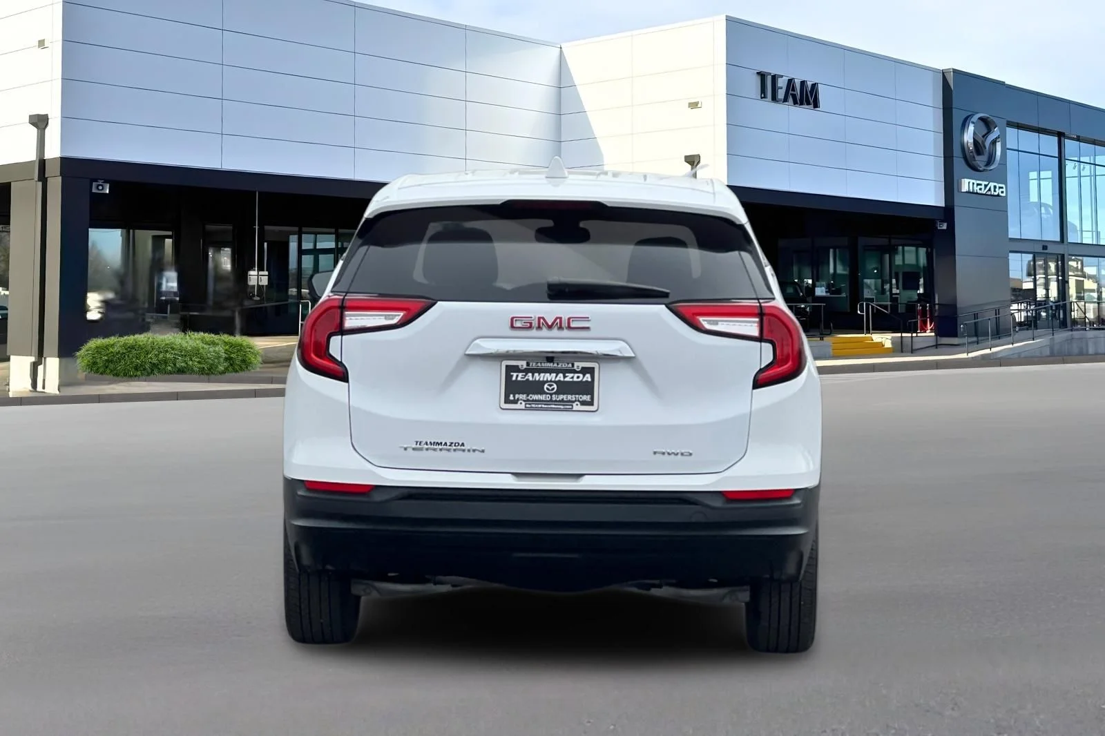 Used 2024 White GMC SLE image 5