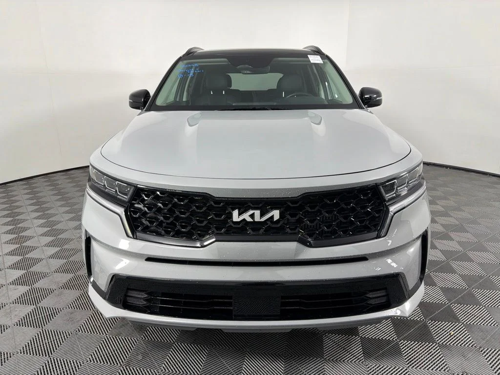 Used 2023 Gray Kia SX image 2