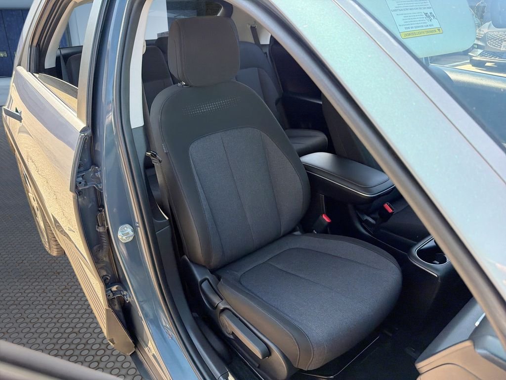 Used 2023 Green Hyundai SE image 25