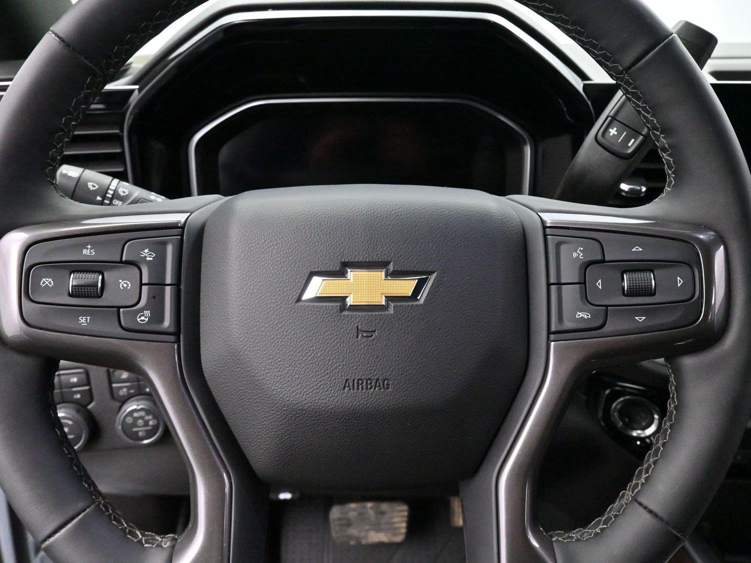 Used 2026 Polar White Tricoat Chevrolet High Country DRW image 17