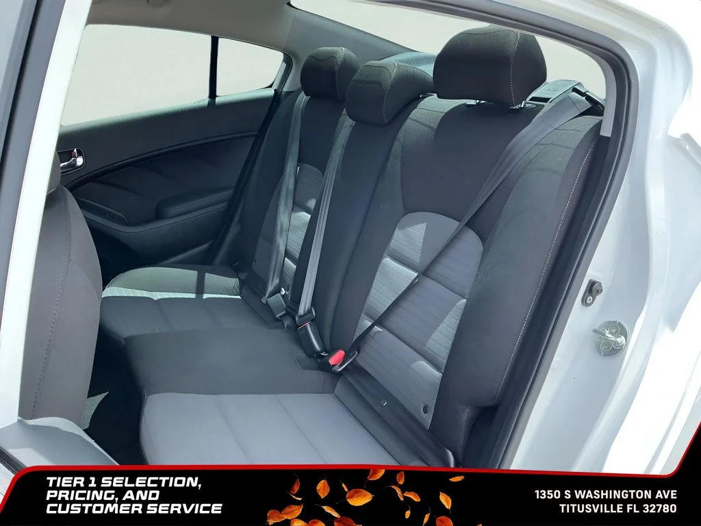 Used 2017 White Kia S image 24