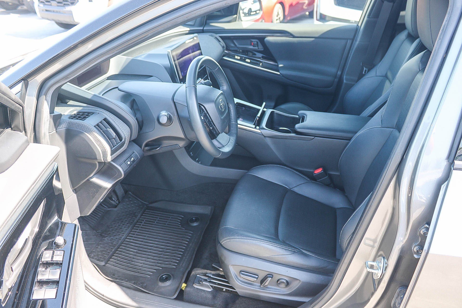 Used 2023 Heavy Metal w/Black Roof Toyota XLE image 17