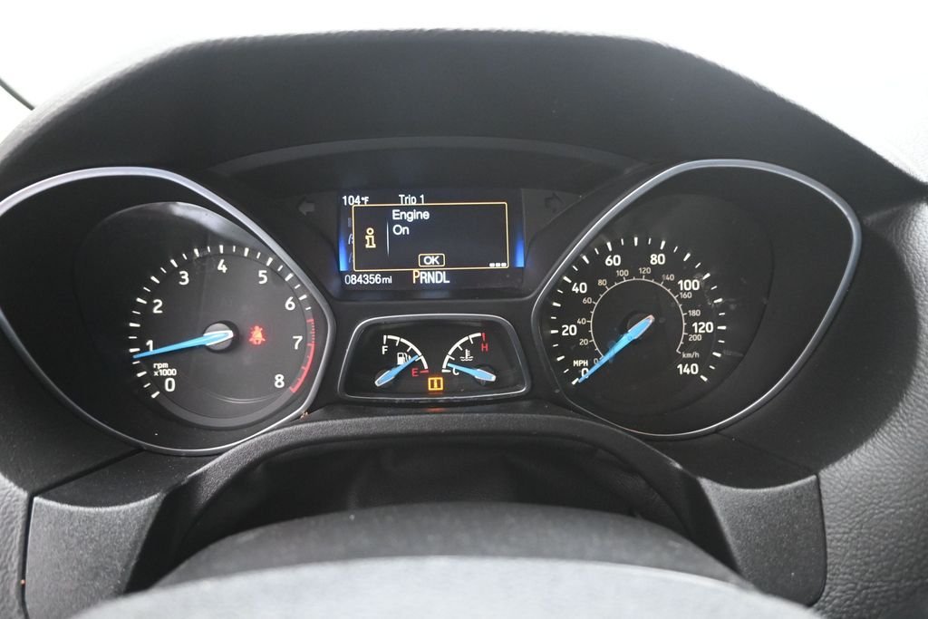 Used 2016 Red Ford SE image 3