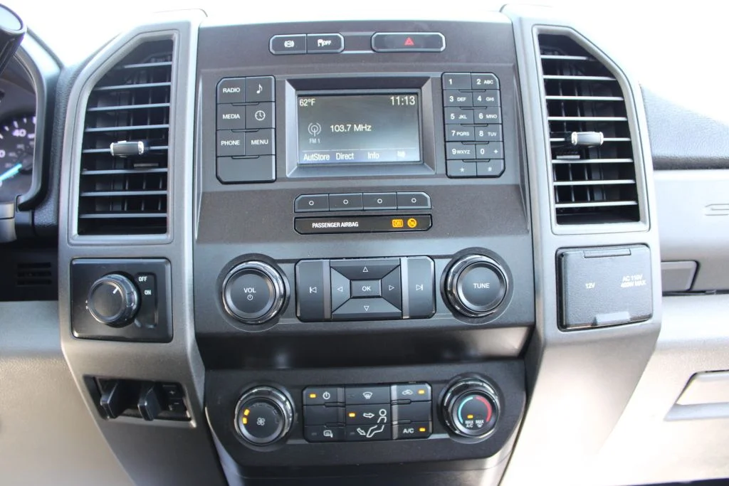 Used 2019 White Ford XL image 21