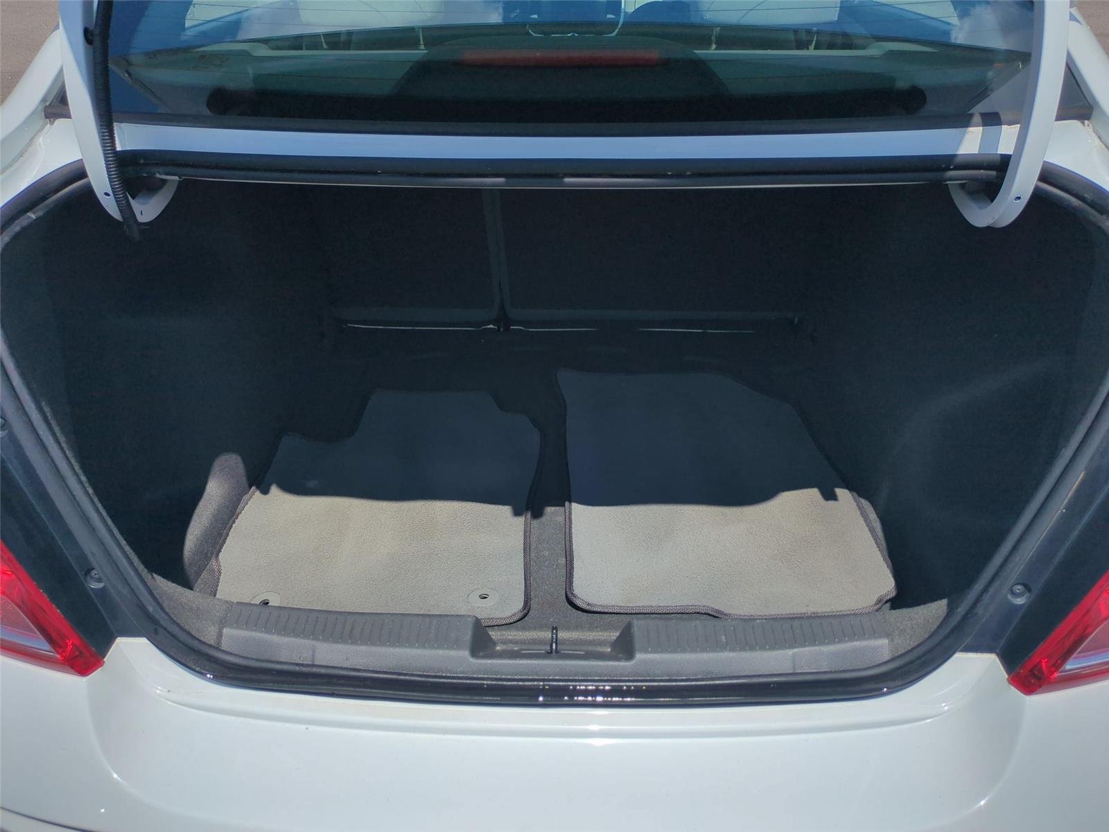 Used 2018 Summit White Chevrolet LT image 32
