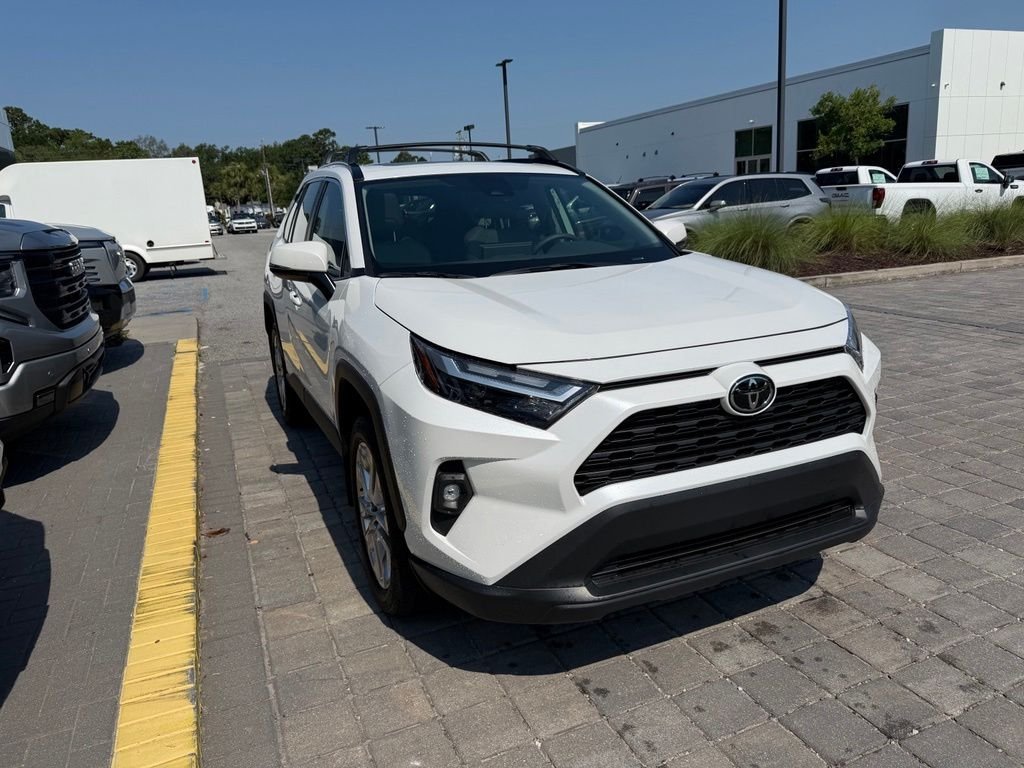 Used 2025 Pearl Toyota XLE Premium image 5