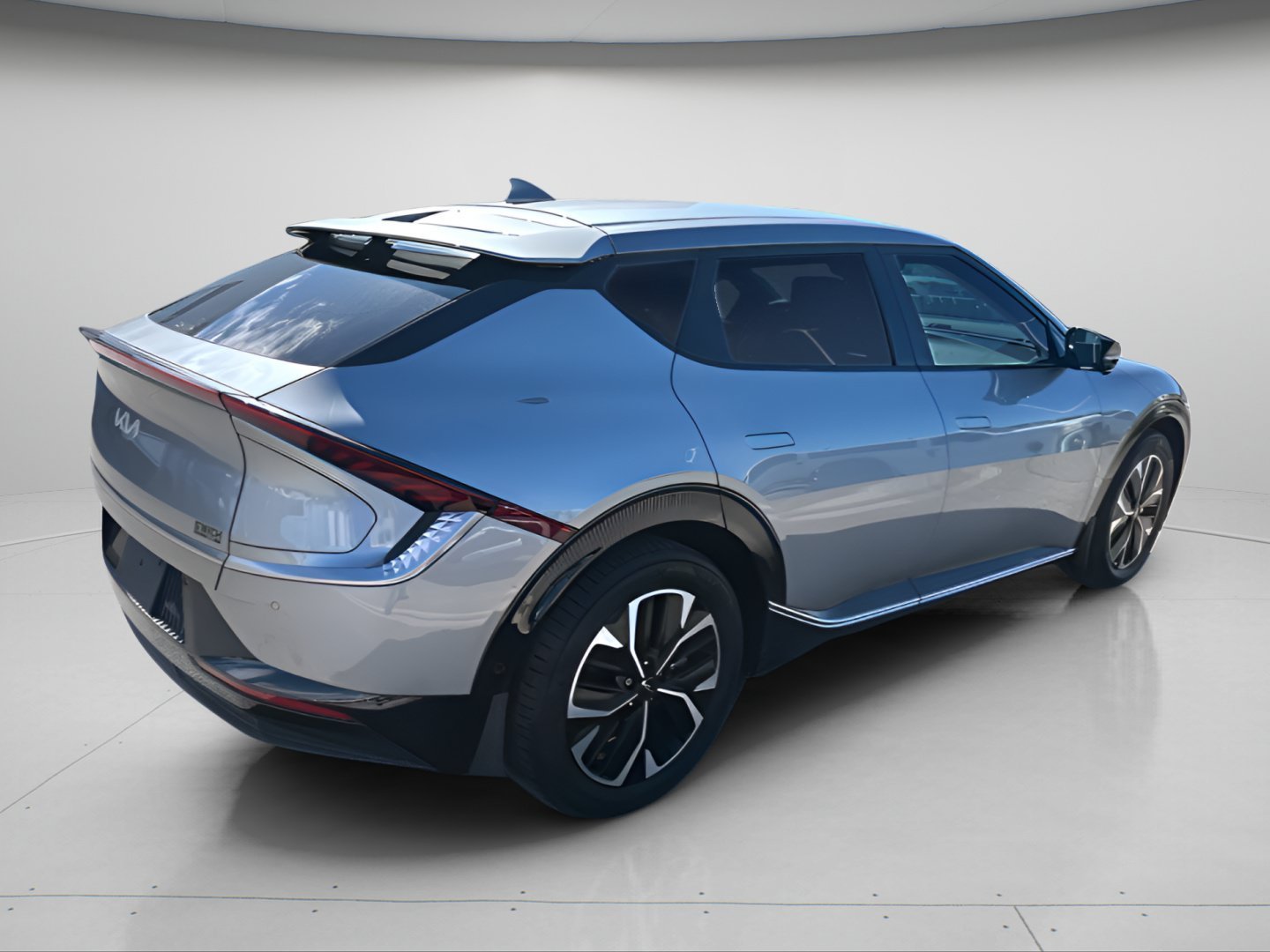 Used 2023 Steel Gray Kia Wind image 13