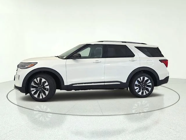 New 2026 Star White Metallic Tri-Coat Ford Platinum™ image 2