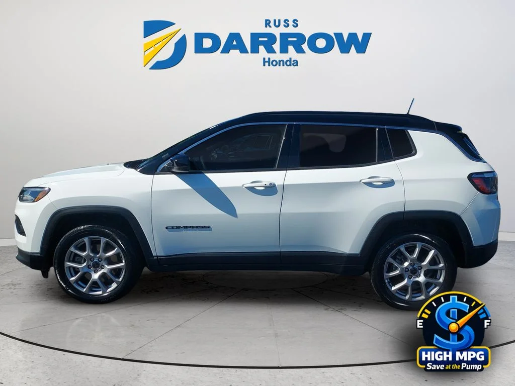 Used 2025 White Jeep Limited image 2