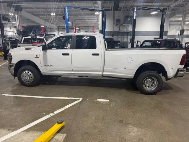 New 2026 Bright White Clear-Coat Exterior Paint RAM Big Horn image 8
