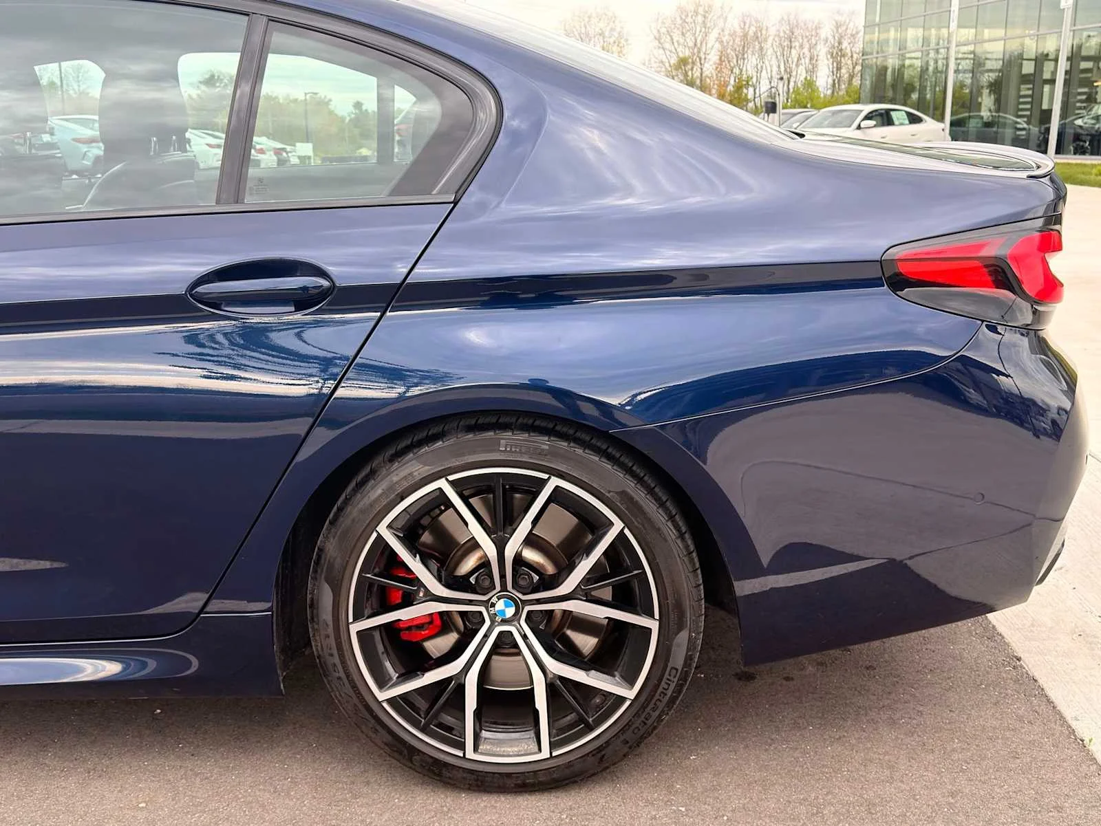 Used 2022 Tanzanite Blue II Metallic BMW M550i xDrive image 9