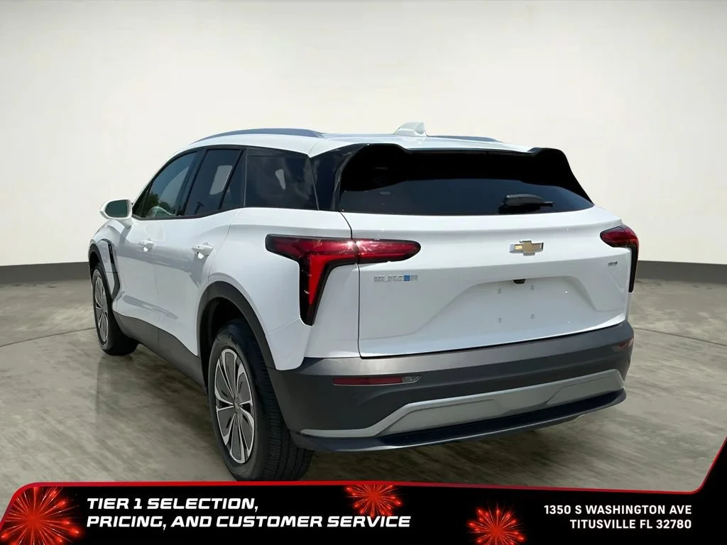 Used 2025 Summit White Chevrolet LT image 6