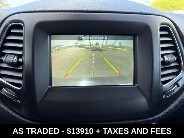Used 2020 Silver Jeep Latitude image 23