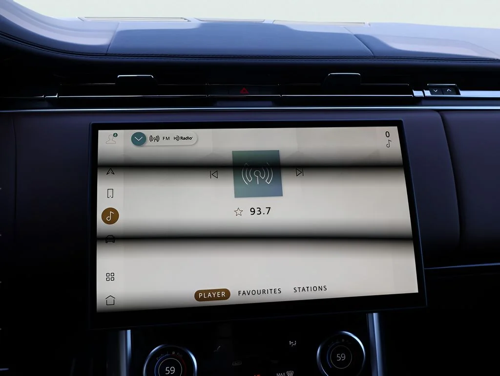 Used 2023 Ostuni Pearl White Land Rover SE image 22