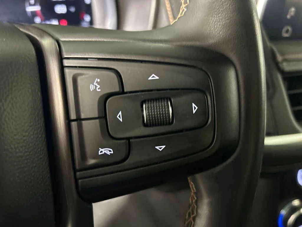 Used 2023 Sterling Metallic GMC AT4 image 32