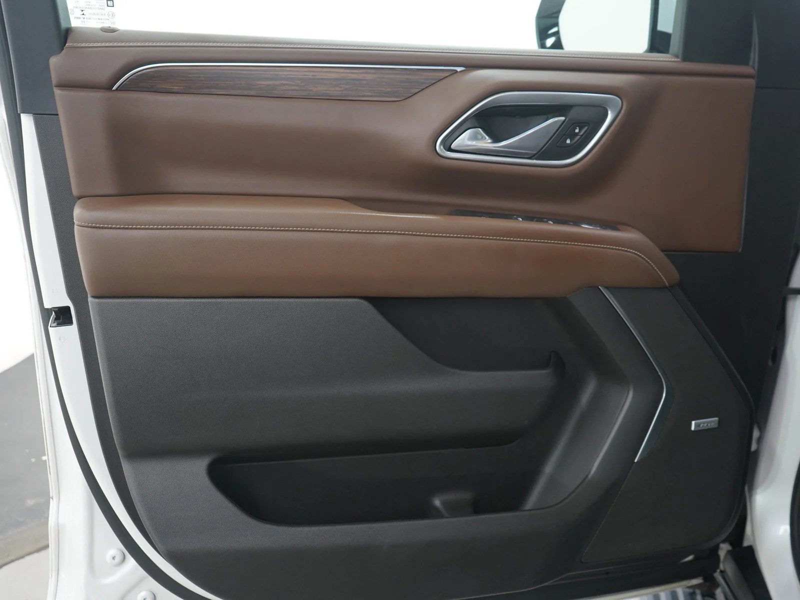 Used 2021 IRIDESCENT PEARL TRICOAT Chevrolet High Country image 19