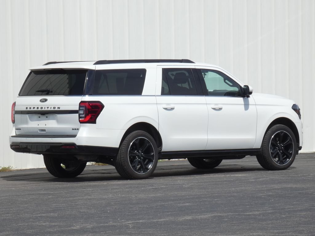Used 2023 White Ford Limited image 3