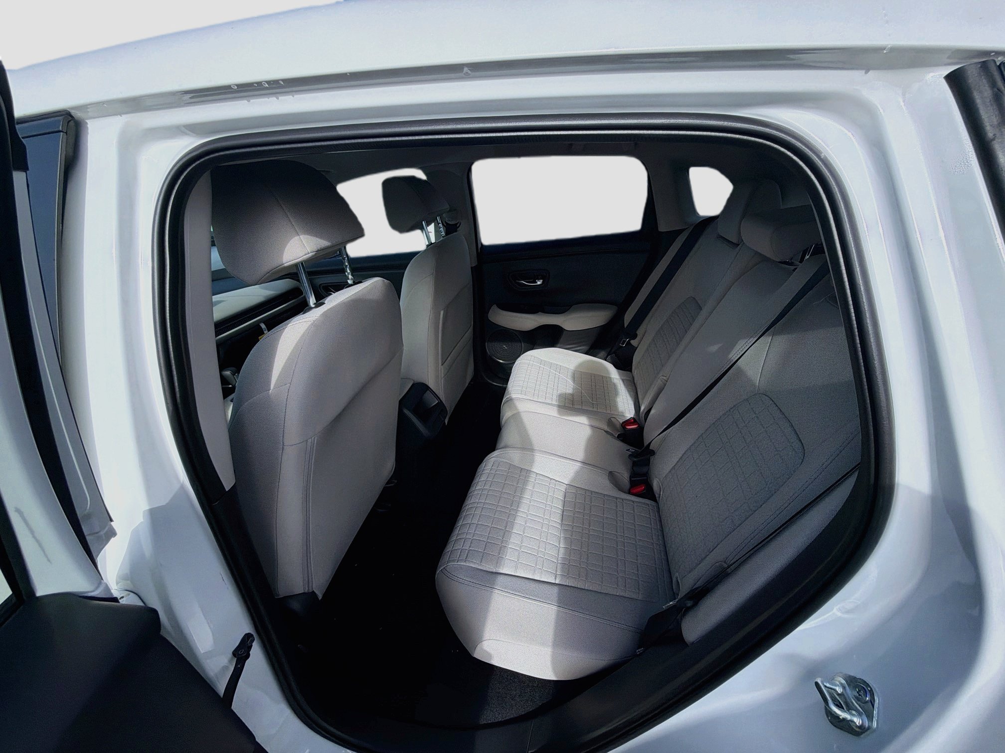 New 2027 Platinum White Pearl Honda LX image 18
