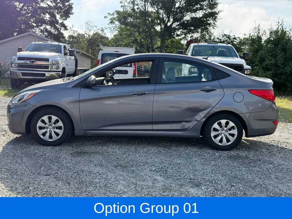 Used 2017 Gray Hyundai SE image 8