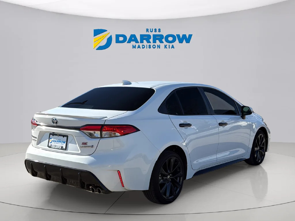 Used 2023 Ice Toyota SE image 5