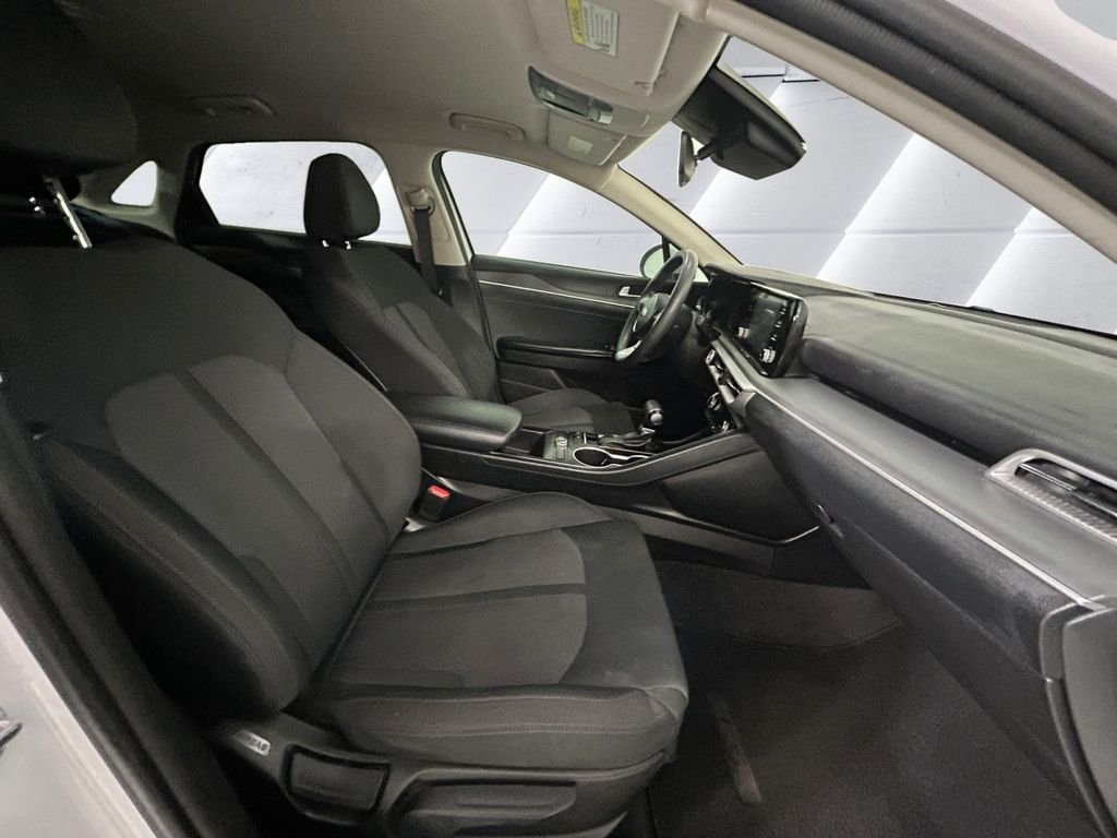 Used 2021 White Kia LXS image 13