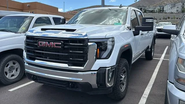 2024 GMC Sierra 4WD Crew Cab Standard Box Pro's photo