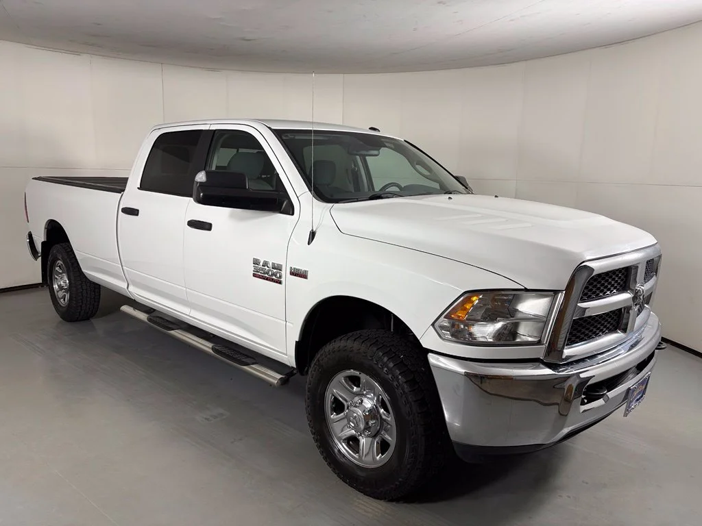 Used 2016 White Ram SLT image 2