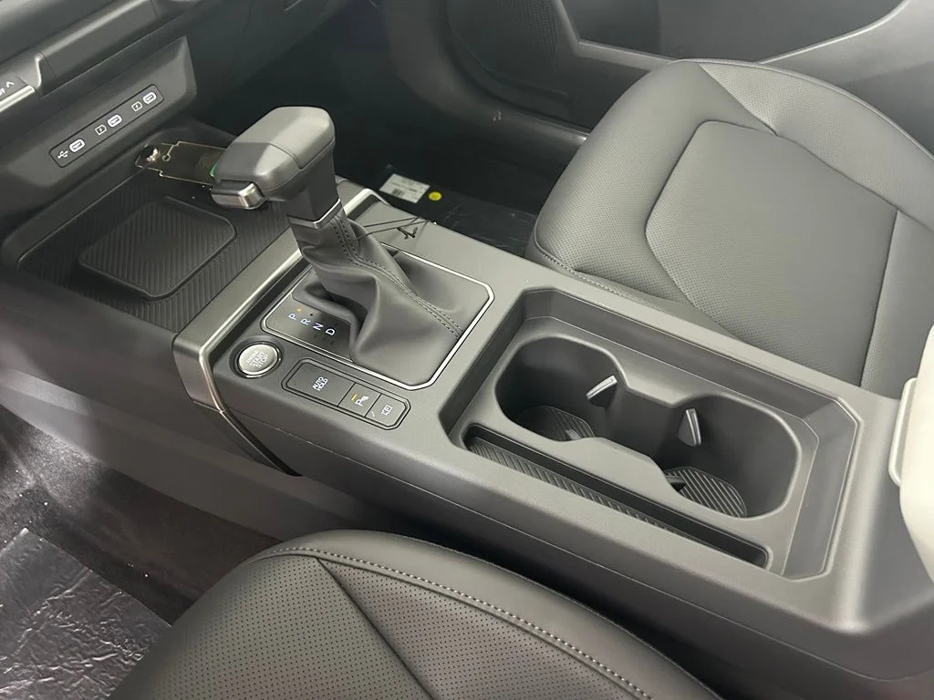 New 2027 Aurora Black Pearl Kia EX image 8