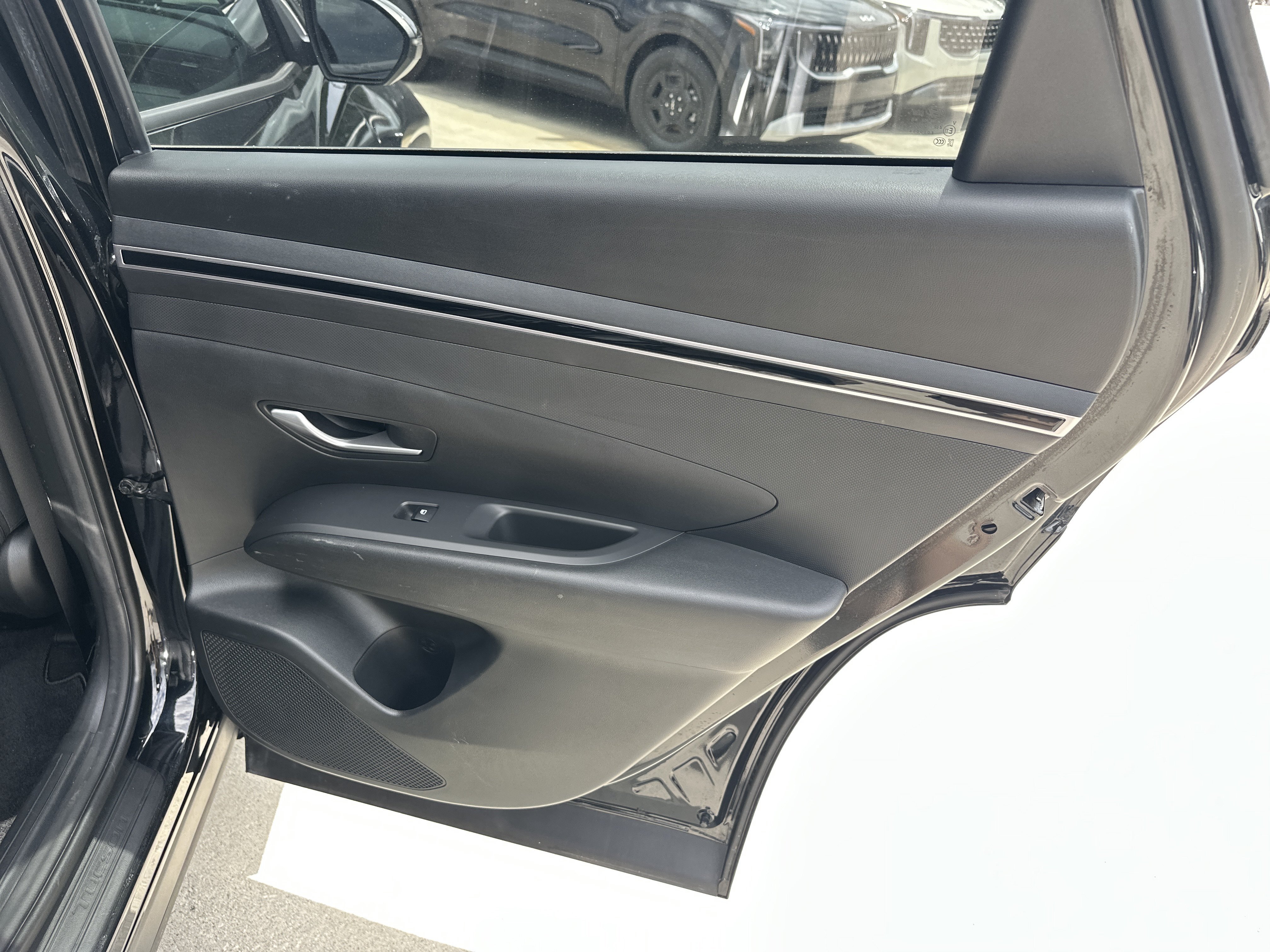 Used 2022 Phantom Black Hyundai SEL image 19